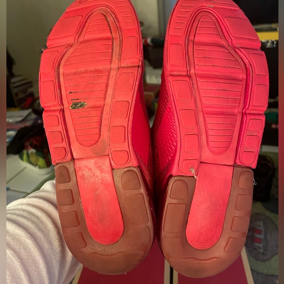 Red nikes - Picture 4 of 4